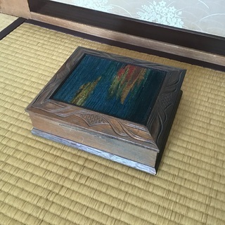 決まりました。ユーカラ織りの木箱 差し上げます！
