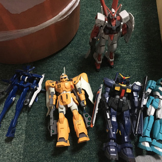 掲載2/19まで［ジャンク品］1/144 ガンプラ7体詰め合わせ+おまけの画像