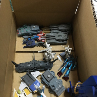 掲載2/19まで［ジャンク品］1/144 ガンプラ7体詰め合わせ+おまけの画像