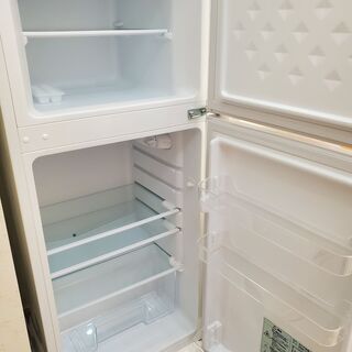 新品未使用です。白の２ドア冷蔵庫。の画像