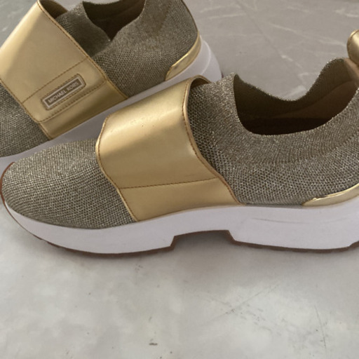 マイケルコーススニーカーゴールド
