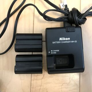 デジタル一眼レフカメラの名機【ニコン Nikon D7000 18-105 VR Kit＋単焦点レンズAF-S DX NIKKOR 35mm f/1.8G】／カメラ箱付き／の画像