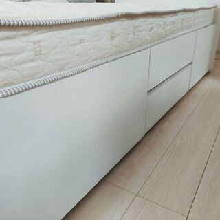 ニトリ【シングルベッド】白　収納付き　マットレス付きの画像