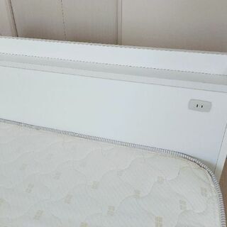 ニトリ【シングルベッド】白　収納付き　マットレス付きの画像