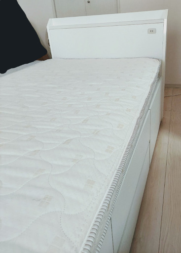 ニトリ【シングルベッド】白　収納付き　マットレス付き