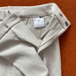 UNIQLO ハイウエストドレープワイドストレートパンツの画像