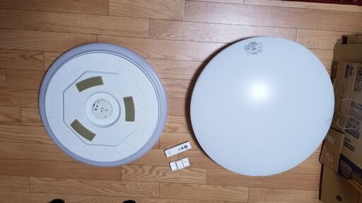 照明器具４個（大×２、小×２）　良い状態、電球・豆球・リモコン付き　500〜2000円に値下げ