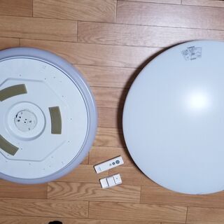 照明器具４個（大×２、小×２）　良い状態、電球・豆球・リモコン付き　500〜2000円に値下げの画像