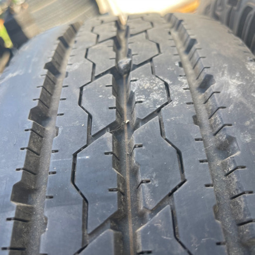 極上タイヤ　ほぼ新品　205/70R16 LT エルフなど　ホイール付き　夏タイヤ