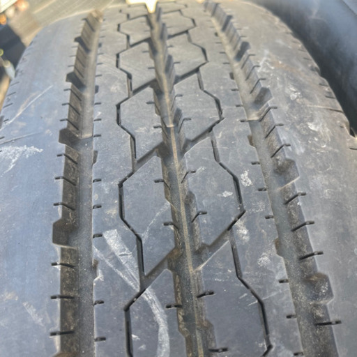 極上タイヤ　ほぼ新品　205/70R16 LT エルフなど　ホイール付き　夏タイヤ