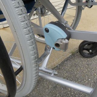 山口)下松市より　※ジャンク 車椅子(足置き無し,右側ブレーキ無し,片輪空気が抜けます)　BIZGH14Hの画像