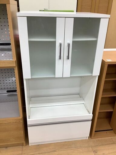 コンパクトでもしっかり収納可能なミニ食器棚です！