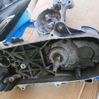 V100 腰下 クランクケース
