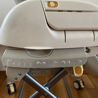 値下げ！！電動バウンサーですが手動です！！コンビの　ハイローチェア　 綺麗ですの画像