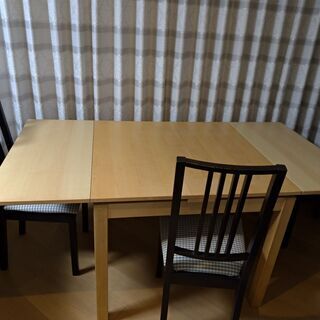 IKEA ダイニングセット　２－４人用　伸長　テーブル　椅子３脚