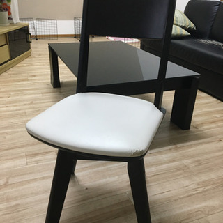 椅子　一脚