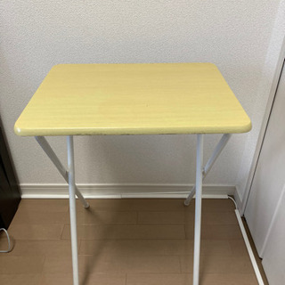 折り畳み机の画像