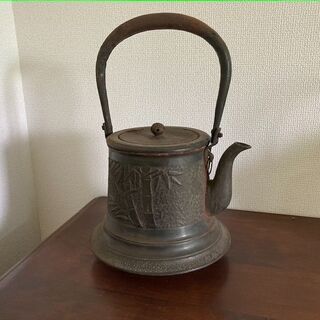 【レトロ】【アンティーク】南部鉄器の鉄瓶　竹笹模様　大きめ