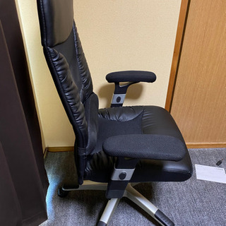 背もたれの高いチェアです。の画像