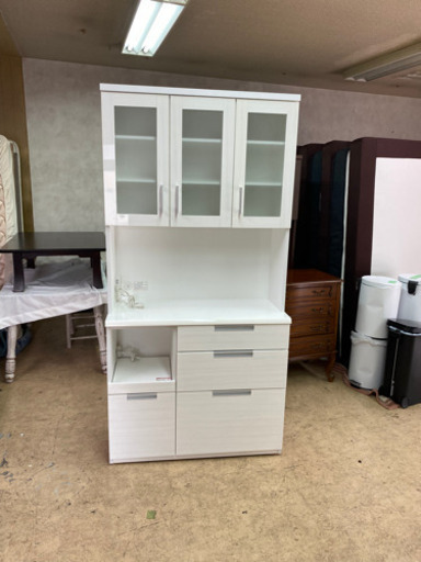 ホワイト！食器棚！