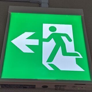 【★今月末閉店★】【非常口マーク標識・避難誘導灯パネル】４個＜光...