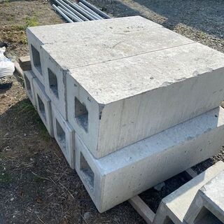 早いもの勝【格安】　基礎ブロック　295ｍｍ×890ｍｍ×295ｍｍ　160ｋｇ　コンテナ基礎　DIYの画像