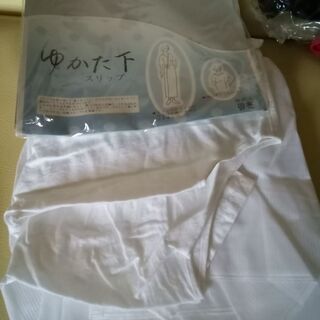 使用二回のみ。黒花(シルバーラメあり)紫帯の浴衣セット(全部揃ってます)の画像