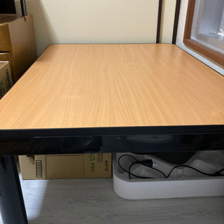 テーブル。