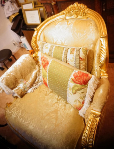 1人掛けソファ　ゴールドソファ　イタリア製