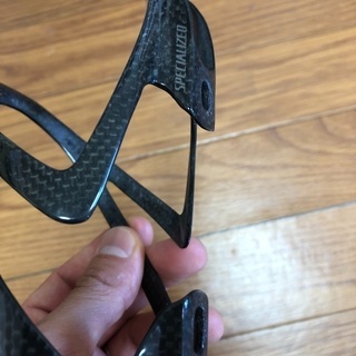 スペシャライズド　カーボンボトルケージ　軽量化にの画像