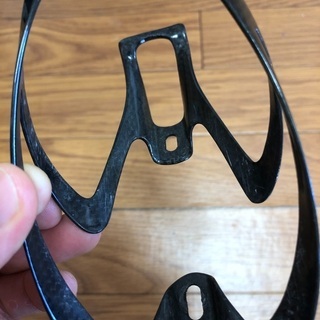 スペシャライズド　カーボンボトルケージ　軽量化にの画像