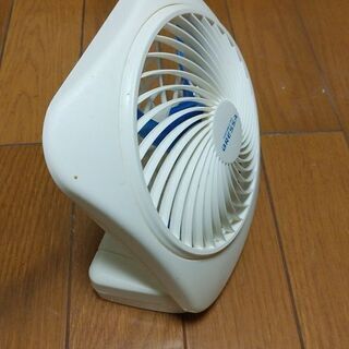 卓上式扇風機（サーキュレーター）ARESSA（角度調整可能・強弱切り替え可能）の画像