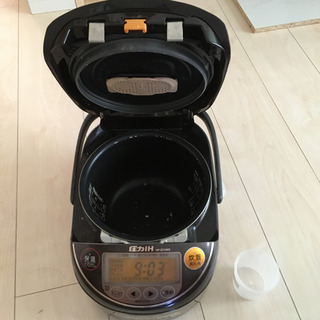 炊飯器の画像