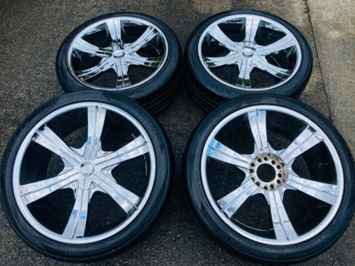 22インチのタイヤ・ホイールセットです。
