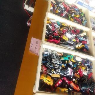 トミカ　ミニカー　二個　100円😺🎶