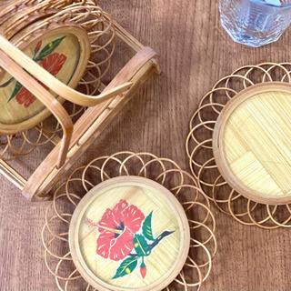 ハイビスカスの木製コースターセットの画像