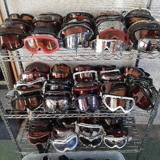 スキー用ゴーグルたくさんの画像