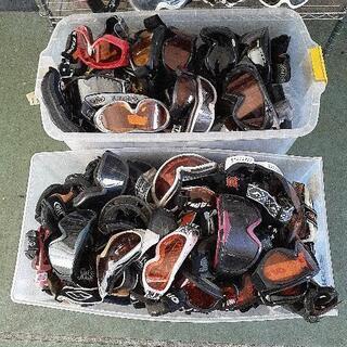 スキー用ゴーグルたくさんの画像