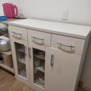 食器棚の画像