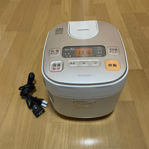 【引取限定】アイリスオーヤマ 炊飯ジャー 炊飯器 5.5合炊き KERC-MA50-W