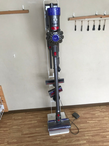 ダイソンV8fluffy +とスタンドのセット