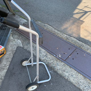 船外機スタンドの画像