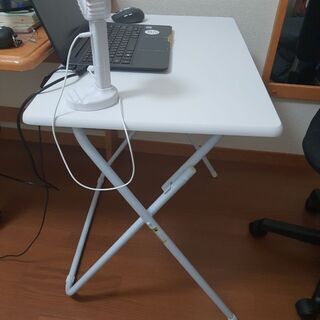 ニトリの折りたたみデスクをあげます(椅子もあり)
