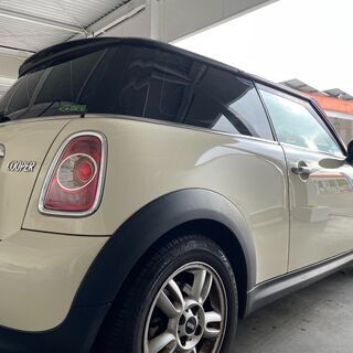 MINI クリーム色◎ エンジン快調です！ナビ・バックモニター等フル装備☆車検残14ヶ月 mini ミニの画像
