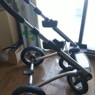 3点セットのMutsyのベビーカー