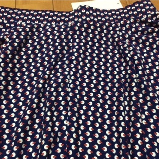 新品ユニクロMサイズ、サーキュラースカートの画像