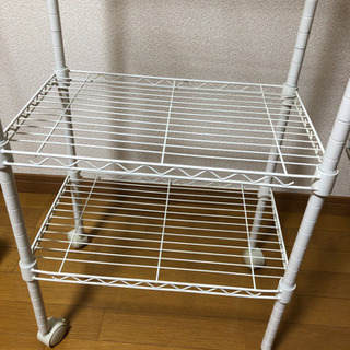 キャスター付きラックの画像