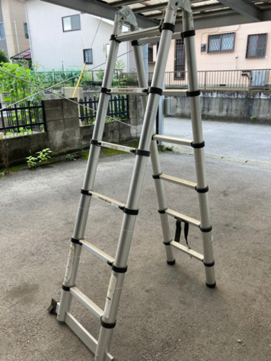 伸縮脚立