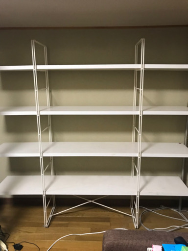 IKEAの白い飾り棚