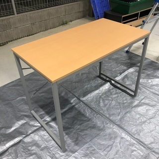 シンプルで軽いテーブル 